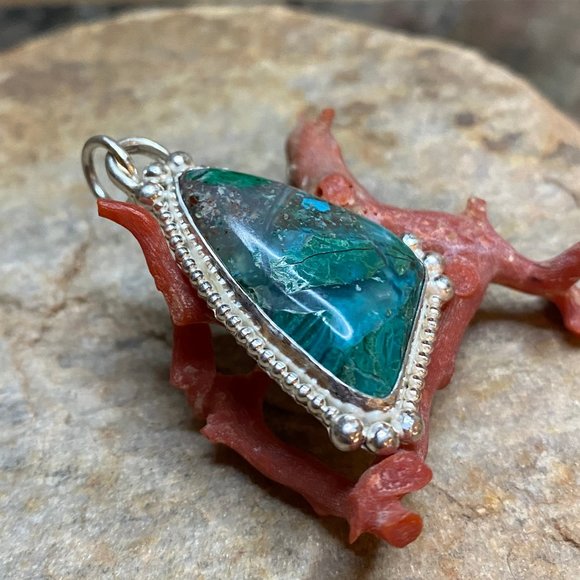 Handmade Pendant with Silicated Chrysocolla and Malachite set in Sterling Silver - Picture 4 of 11